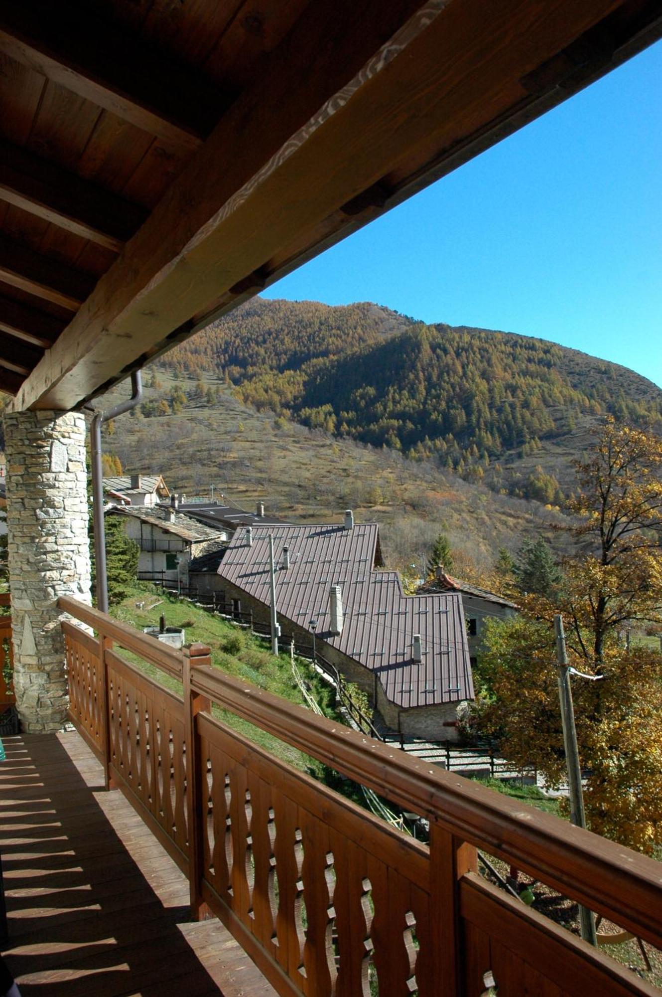 La Placette - Albergo Diffuso E Trattoria Usseaux Екстер'єр фото