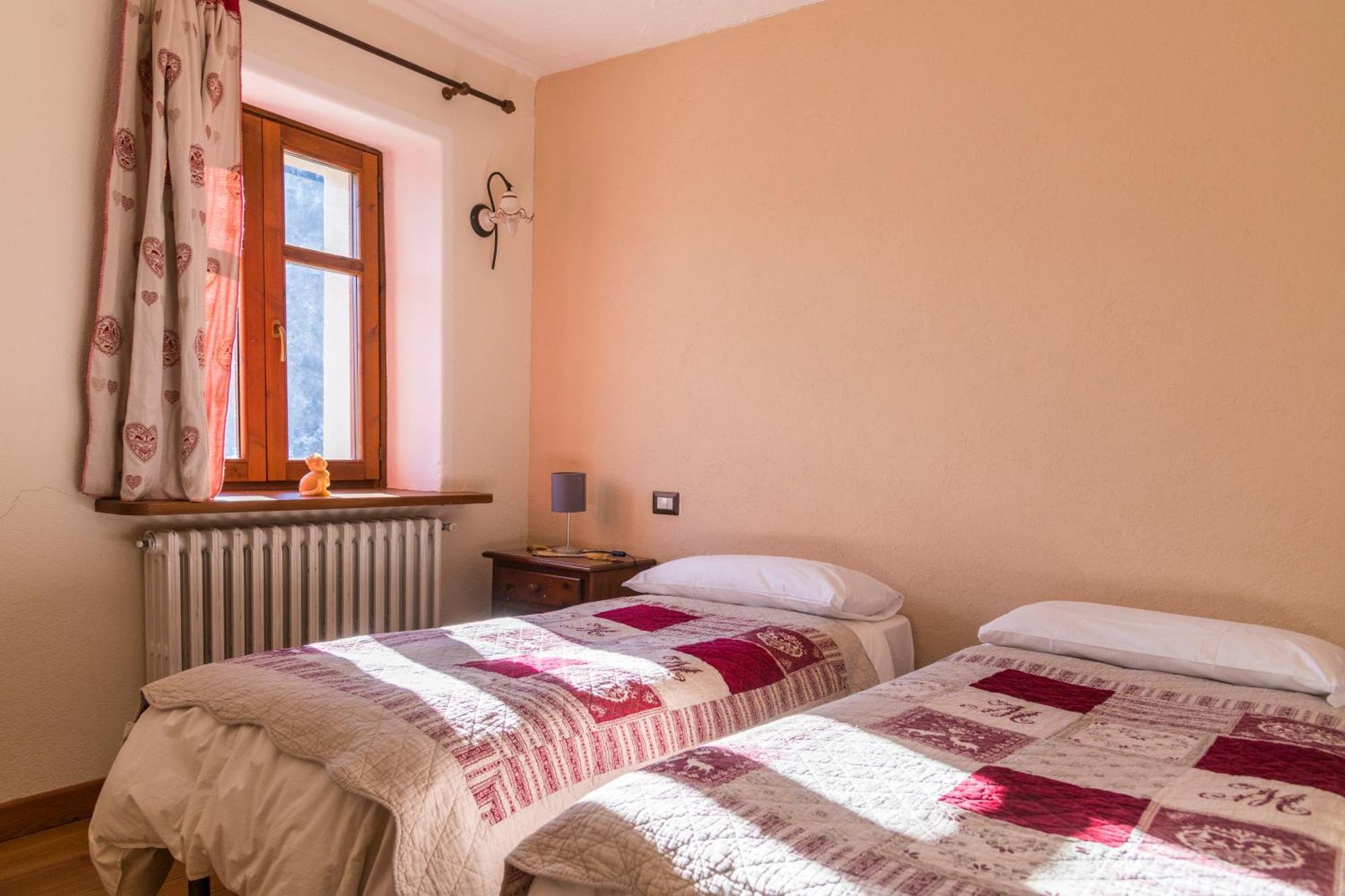 La Placette - Albergo Diffuso E Trattoria Usseaux Екстер'єр фото