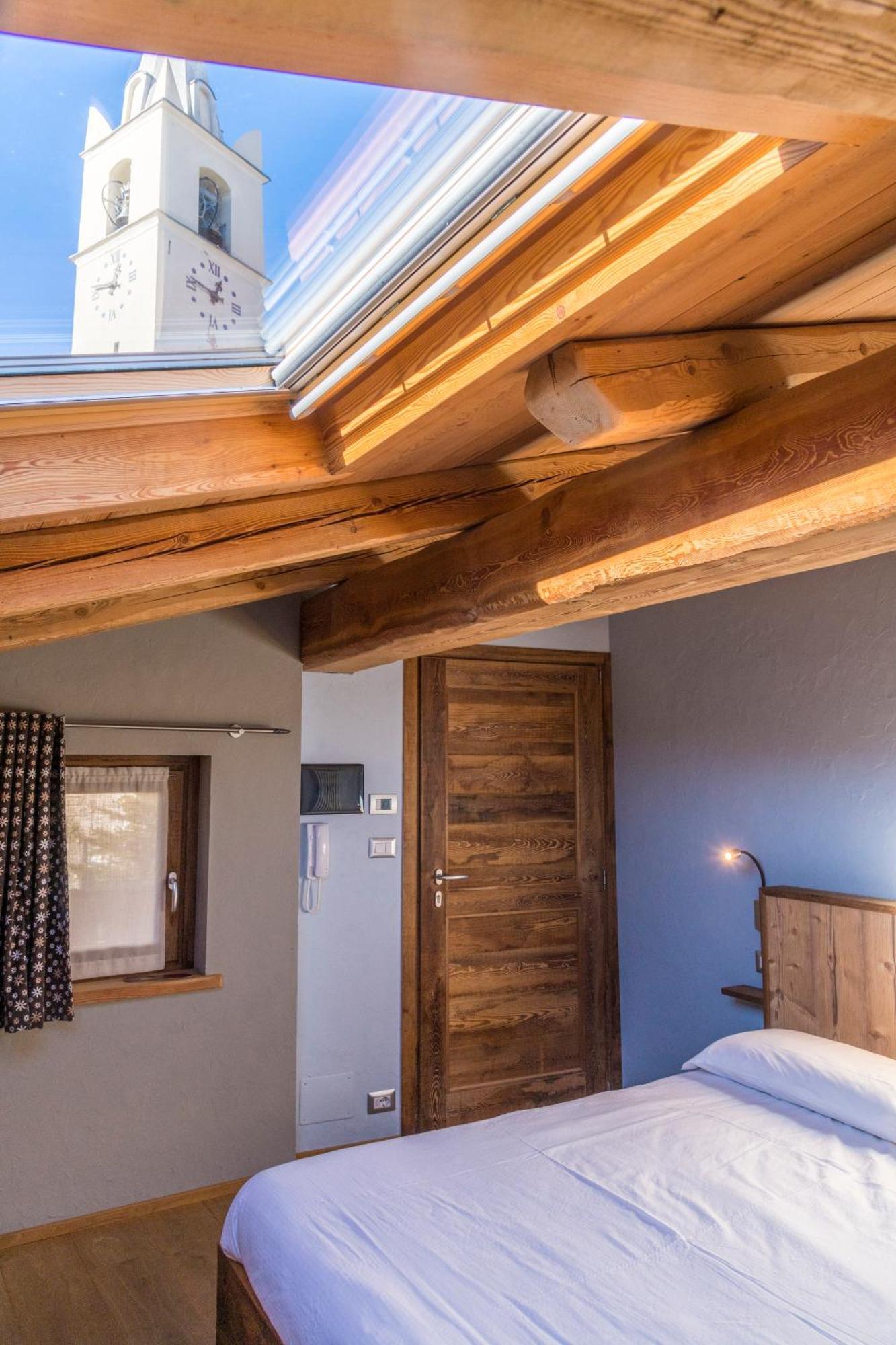La Placette - Albergo Diffuso E Trattoria Usseaux Екстер'єр фото