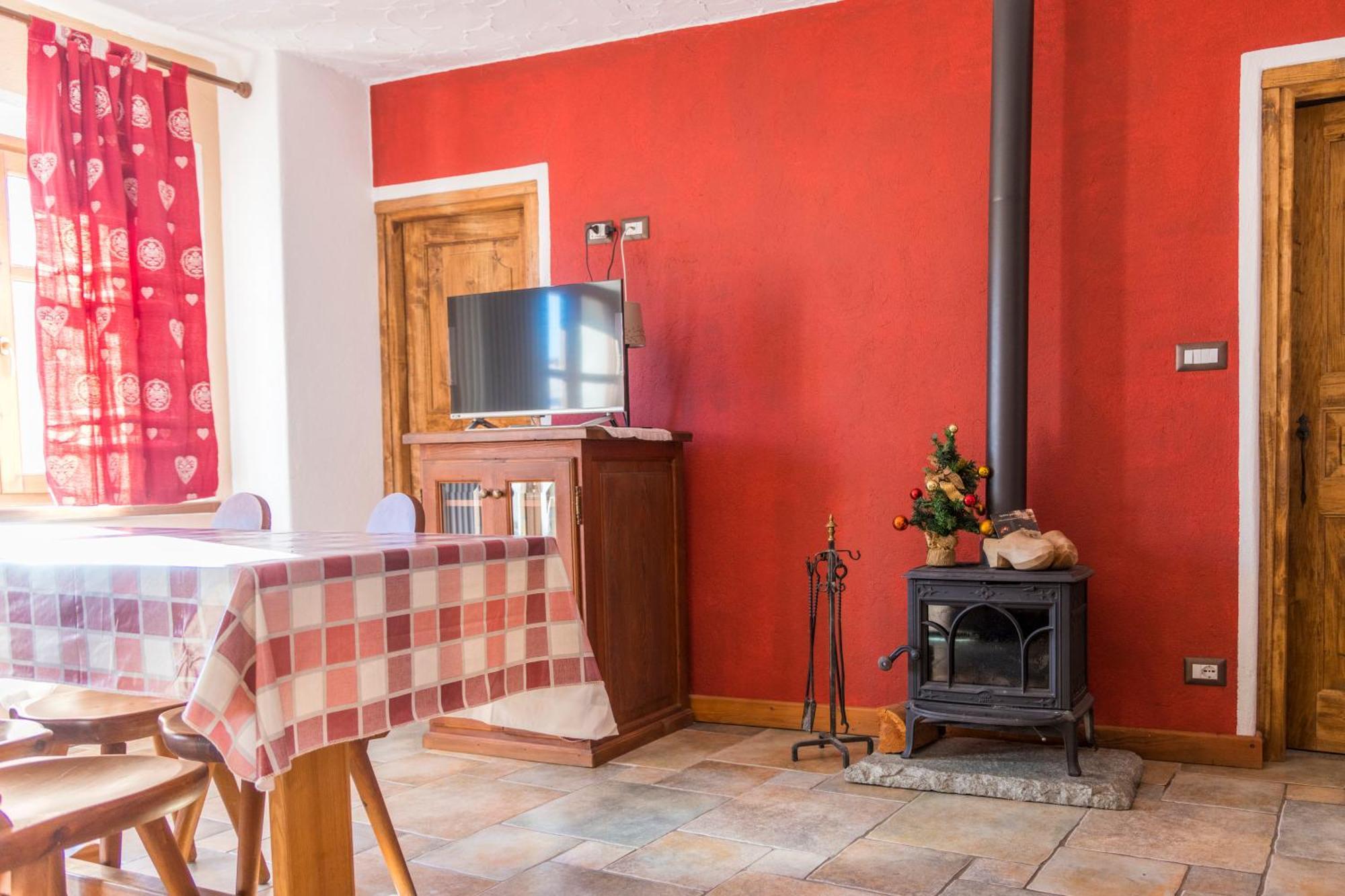 La Placette - Albergo Diffuso E Trattoria Usseaux Екстер'єр фото