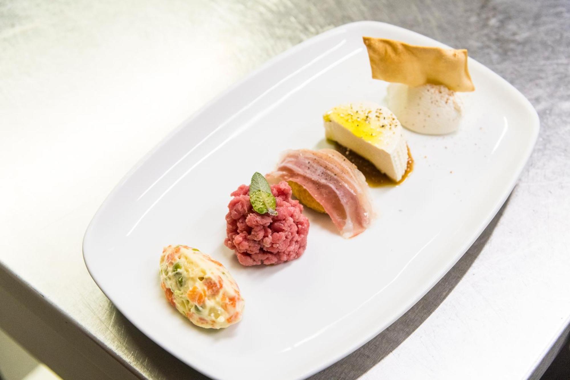 La Placette - Albergo Diffuso E Trattoria Usseaux Екстер'єр фото