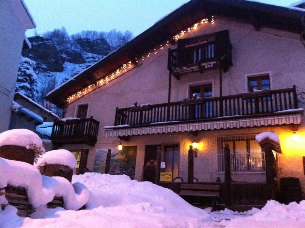 La Placette - Albergo Diffuso E Trattoria Usseaux Екстер'єр фото