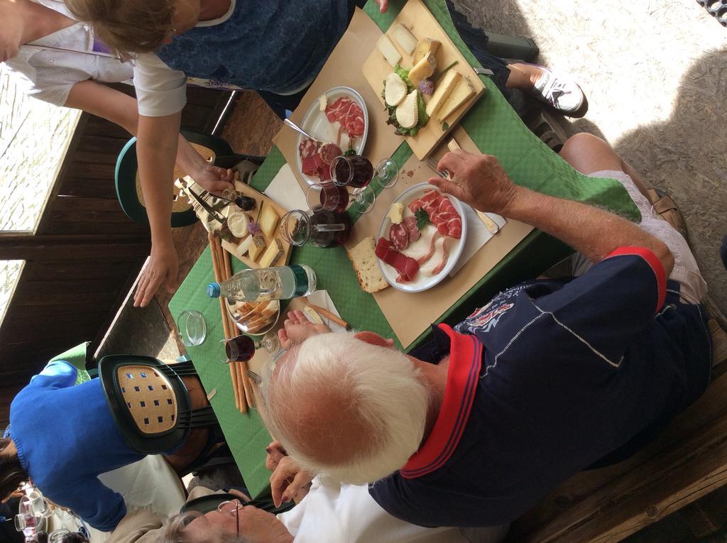 La Placette - Albergo Diffuso E Trattoria Usseaux Екстер'єр фото