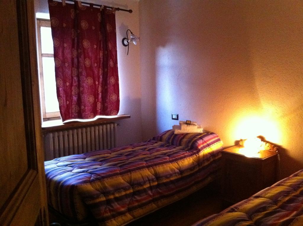La Placette - Albergo Diffuso E Trattoria Usseaux Екстер'єр фото