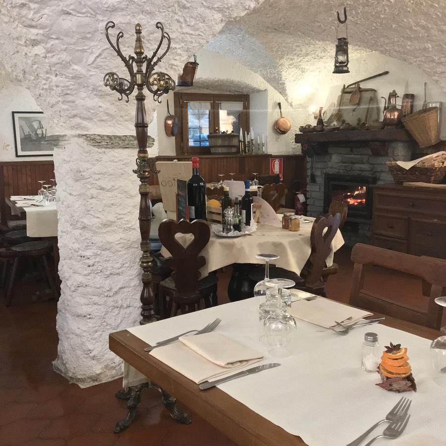 La Placette - Albergo Diffuso E Trattoria Usseaux Екстер'єр фото