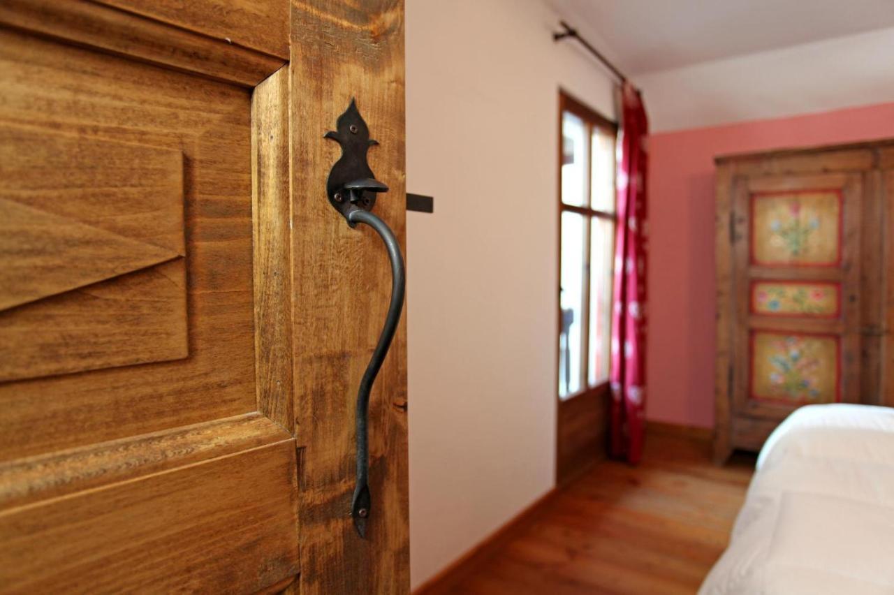 La Placette - Albergo Diffuso E Trattoria Usseaux Екстер'єр фото